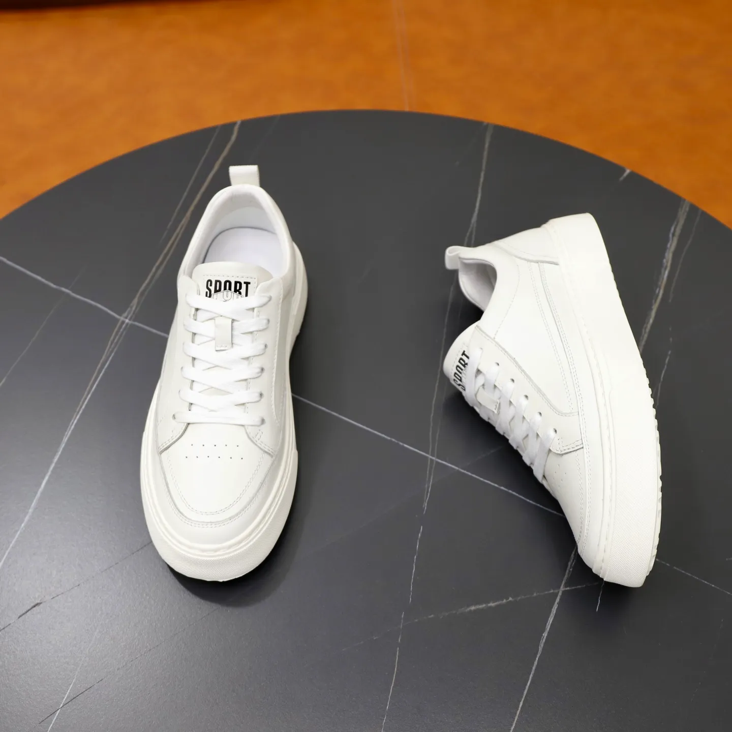 Ex-factory price: 442💰🙅‍♂️🙅‍♂️🙅‍♂️ Brand: PRADA Standard code: 38–44 (45 can be customized) Grade: Same as the official website Material: Original cowhide fabric Comfortable pigskin lining Lightweight wear-resistant outsole Style category: Men's fashionable casual shoes and boots Running sports shoes Distinguished luxury brand elements Top luxury Color: actual picture color